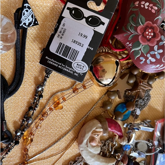 ☎️☎️ LAST CHANCE ☎️☎️ Jewelry Expo this and that! Vintage pieces. - Picture 16 of 17